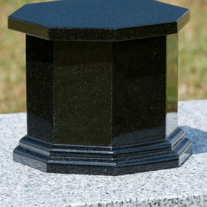 burlingham-memorial-solutions-products-urn-black-large
